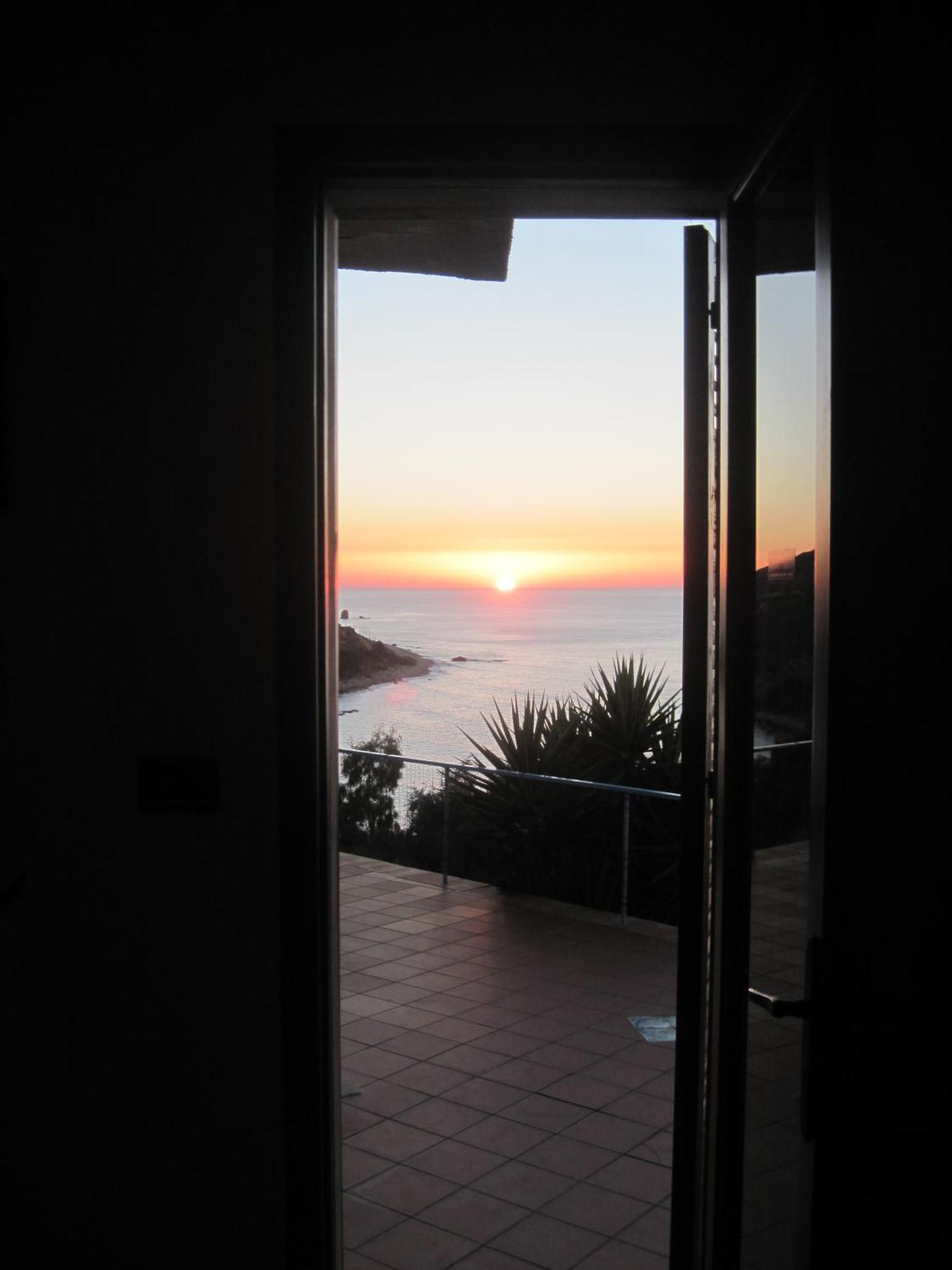 Camere & Case Vacanze Lo Scoglio Castel di Tusa Kamer foto