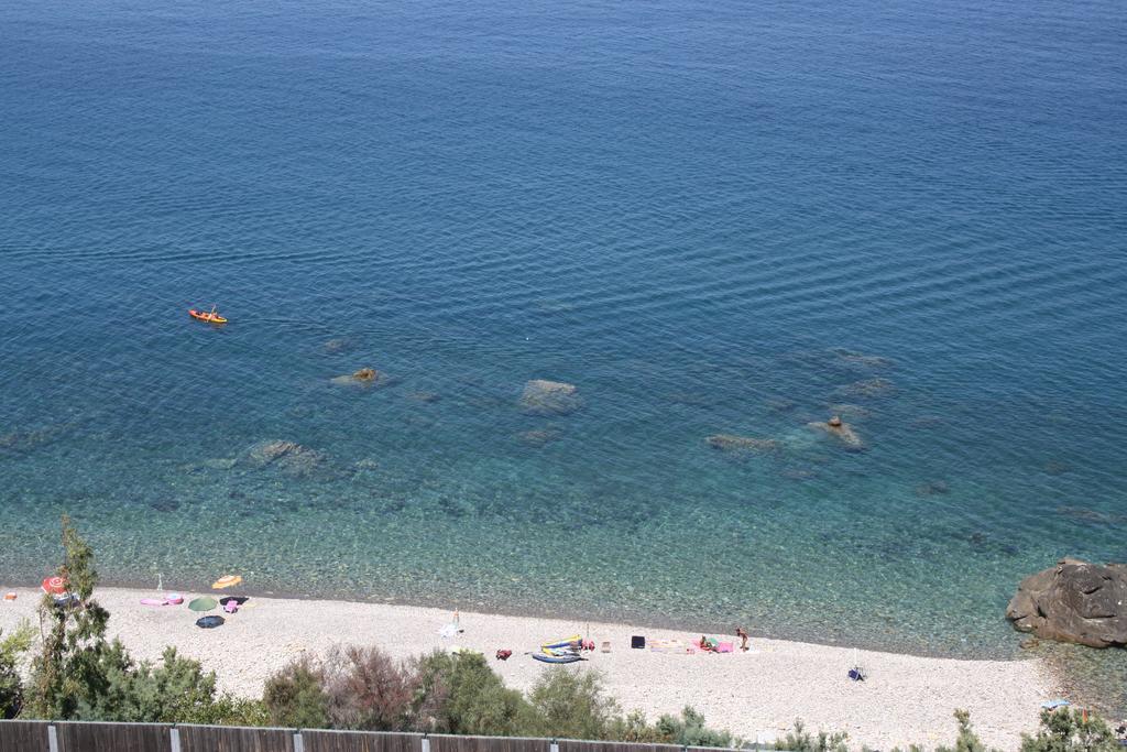 Camere & Case Vacanze Lo Scoglio Castel di Tusa Buitenkant foto