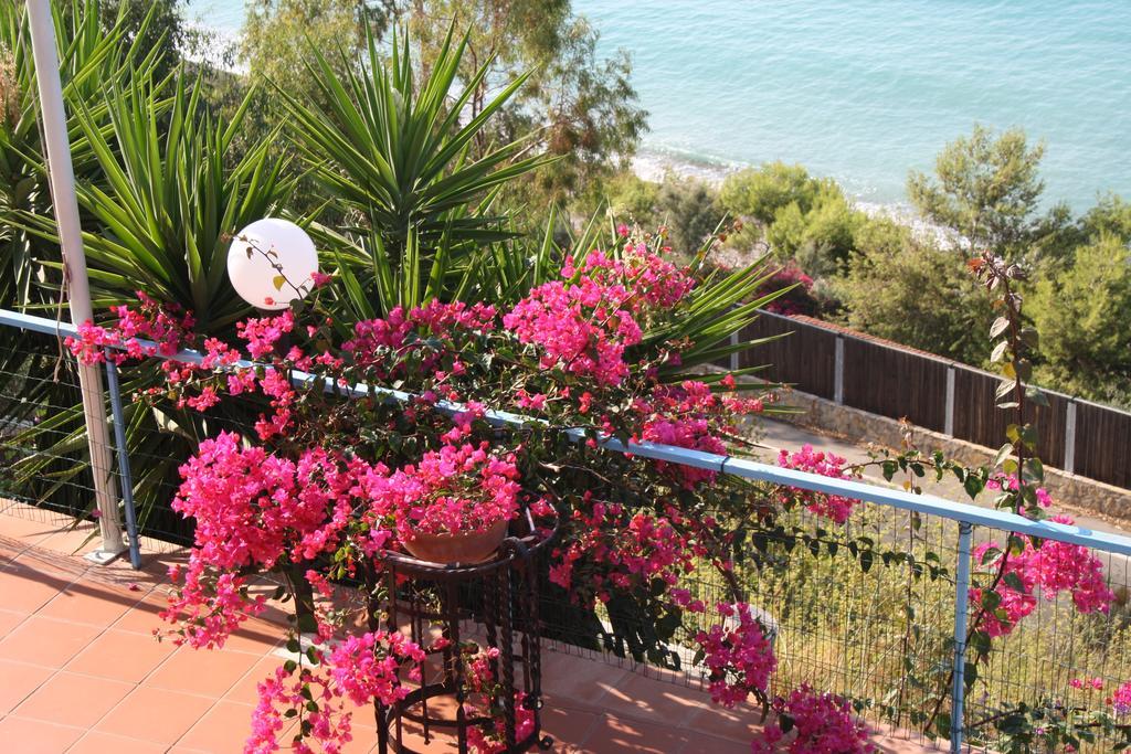 Camere & Case Vacanze Lo Scoglio Castel di Tusa Buitenkant foto