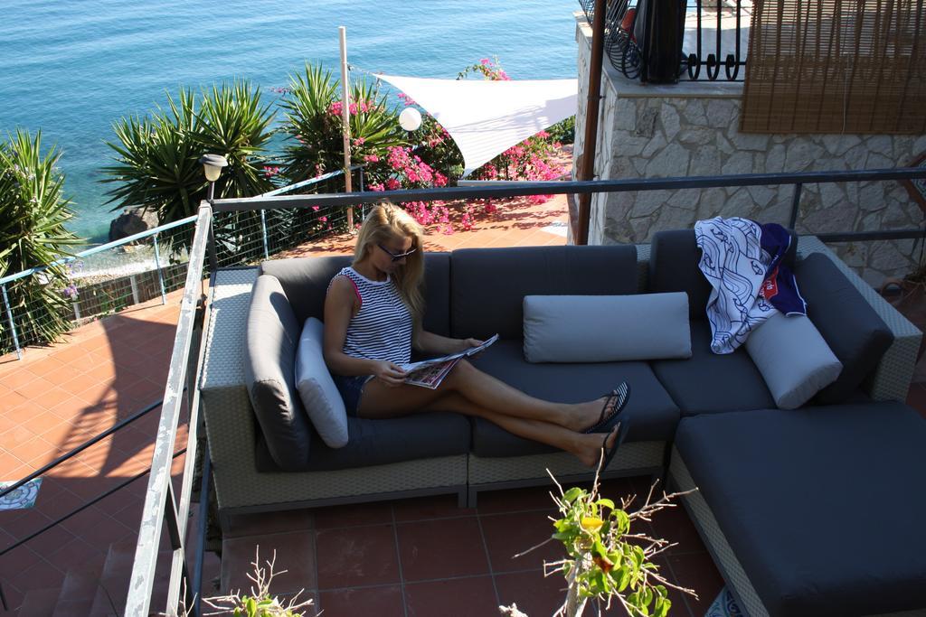 Camere & Case Vacanze Lo Scoglio Castel di Tusa Buitenkant foto