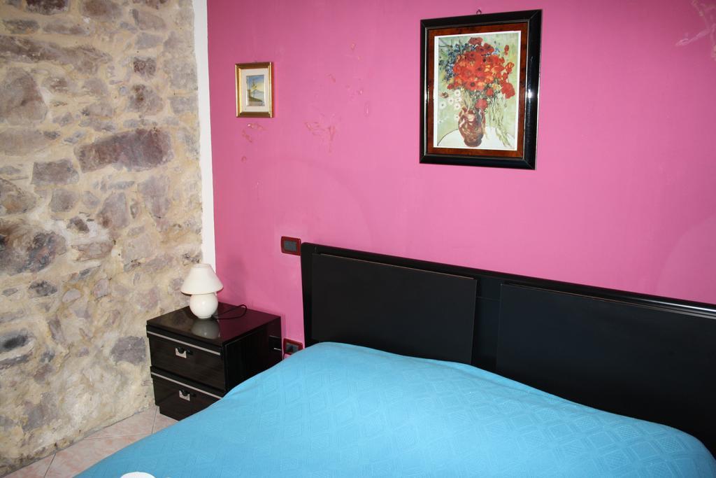 Camere & Case Vacanze Lo Scoglio Castel di Tusa Buitenkant foto