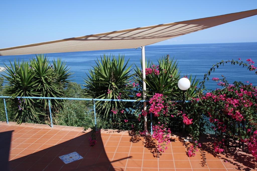 Camere & Case Vacanze Lo Scoglio Castel di Tusa Buitenkant foto