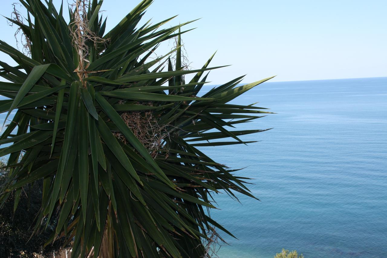 Camere & Case Vacanze Lo Scoglio Castel di Tusa Buitenkant foto