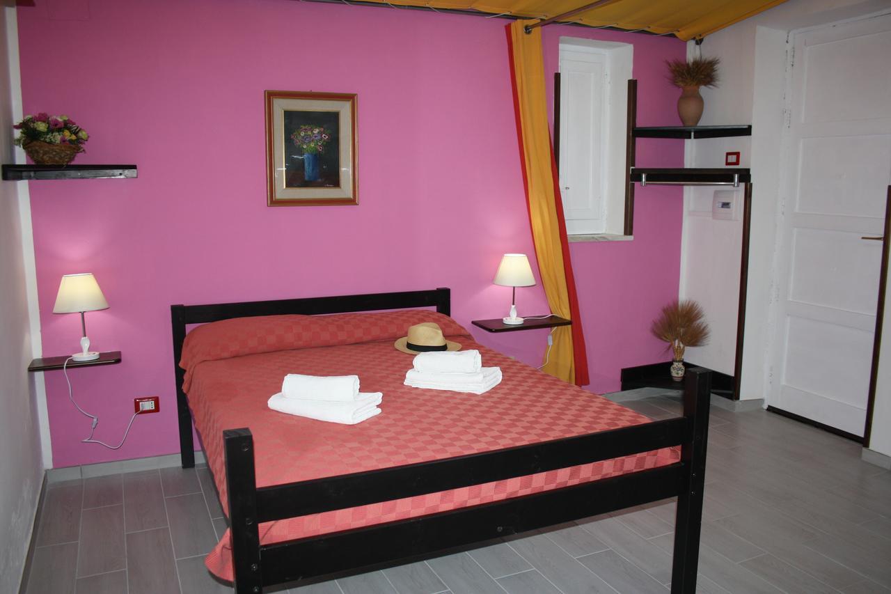 Camere & Case Vacanze Lo Scoglio Castel di Tusa Buitenkant foto
