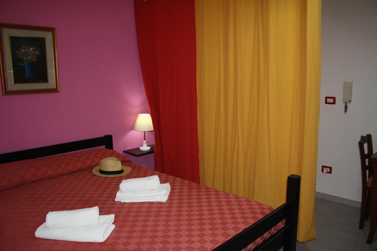Camere & Case Vacanze Lo Scoglio Castel di Tusa Buitenkant foto