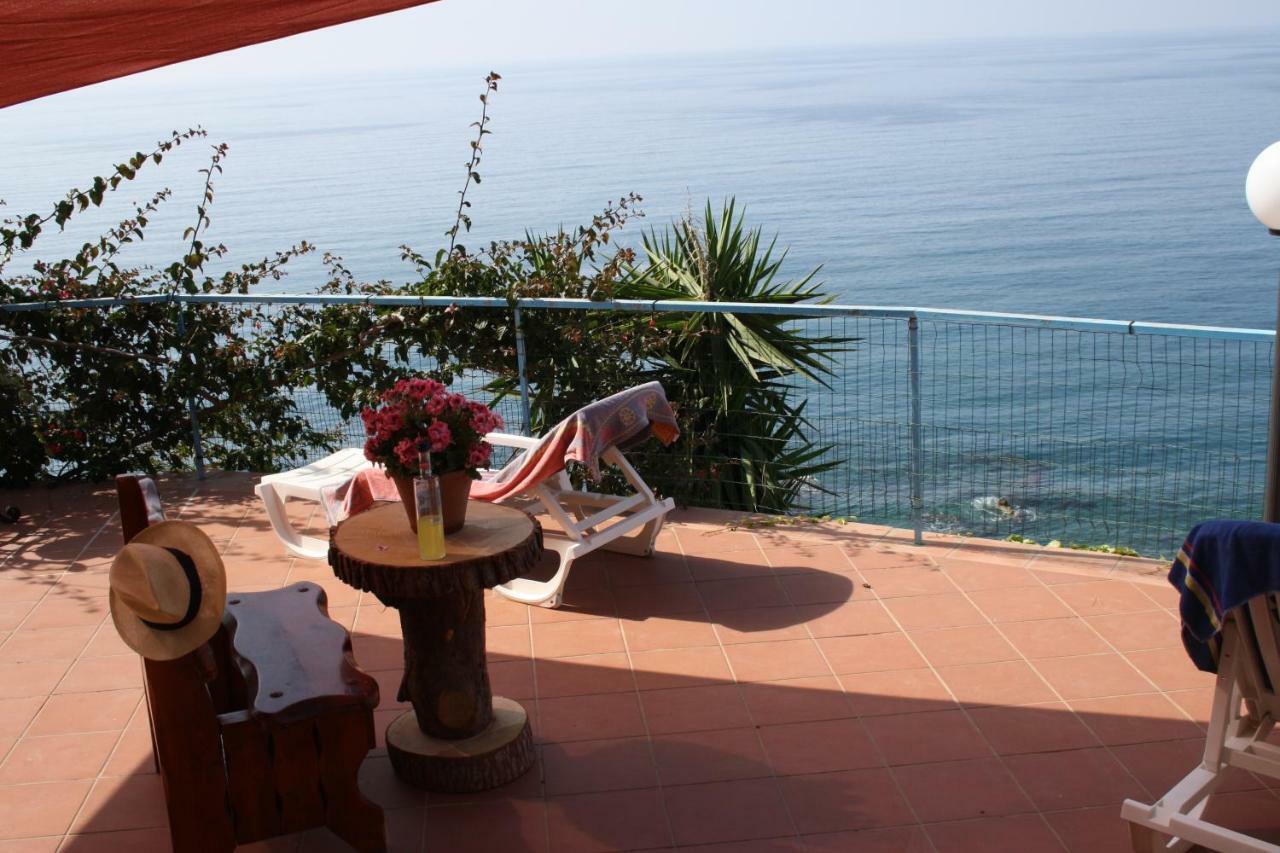 Camere & Case Vacanze Lo Scoglio Castel di Tusa Buitenkant foto