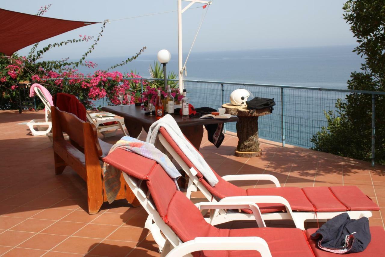 Camere & Case Vacanze Lo Scoglio Castel di Tusa Buitenkant foto