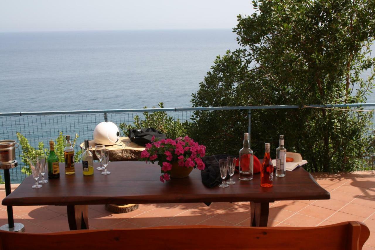 Camere & Case Vacanze Lo Scoglio Castel di Tusa Buitenkant foto