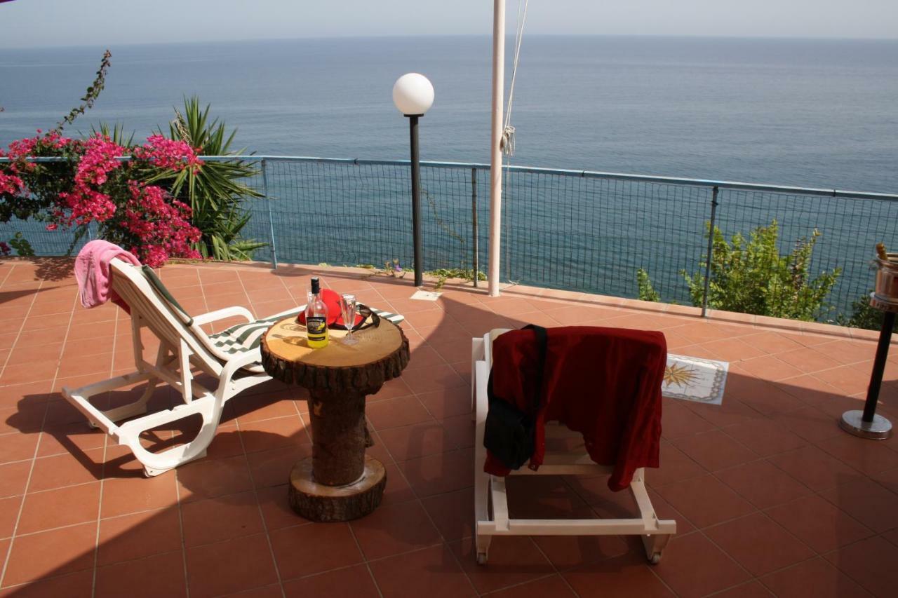 Camere & Case Vacanze Lo Scoglio Castel di Tusa Buitenkant foto